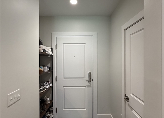 1 bed, 1 bath, 751 sqft, $3,000, Unit 205