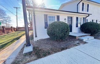 1 bed, 1 bath, 615 sqft, $1,050, Unit 801 Oakwood Villa