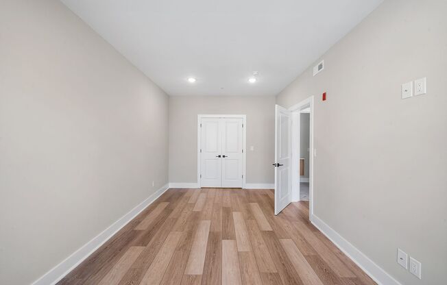 2 beds, 2 baths, 858 sqft, $1,749, Unit 212