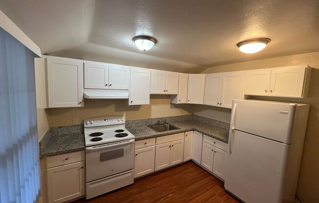 1 bed, 1 bath, 625 sqft, $1,275, Unit A-12