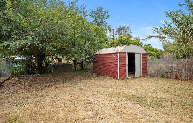 Charming And Peaceful 1 Bed/1 Bath Cottage Home on a Large Fenced In Lot In Fallbrook!