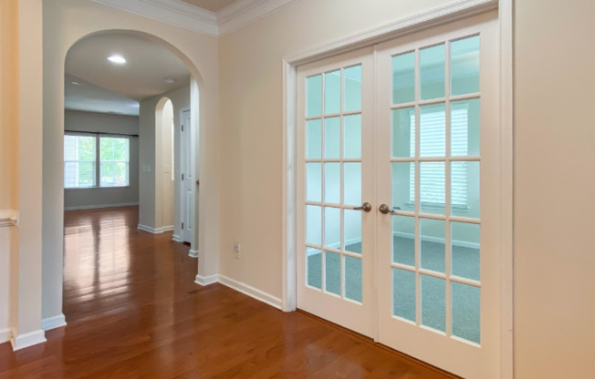 2121 Aventon Ln