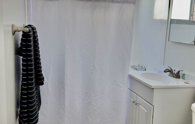 Studio, 1 bath, 320 sqft, $1,650, Unit 1605-11