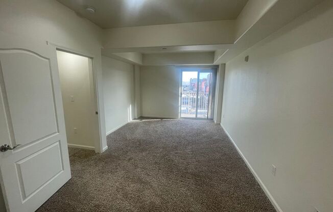 2 beds, 2.5 baths, $2,000, Unit Unit 706