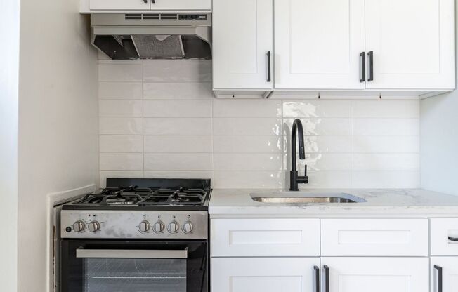 2 beds, 1 bath, 650 sqft, $1,420, Unit A1