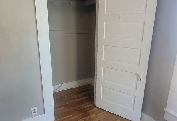 1 bed, 1 bath, $550, Unit 518 N Washington St - 2