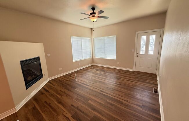 Spacious 3BR/2BA Duplex – Comfort Meets Convenience!