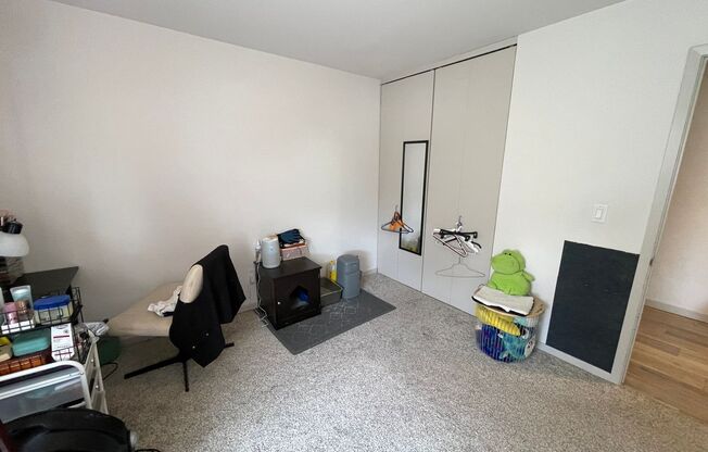 2 beds, 1 bath, $1,395, Unit 223