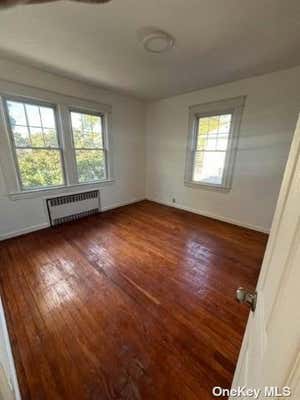 3 beds, 1 bath, $2,600, Unit 2F