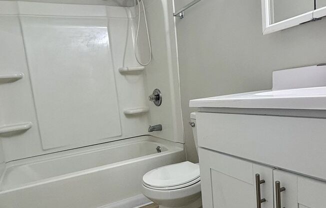 2 beds, 1 bath, 740 sqft, $1,025, Unit 3630-02