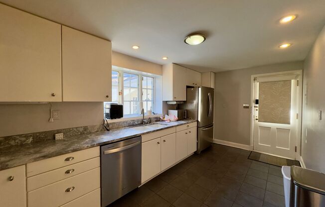 Charming 4 Bedroom/3.5 Bathroom Detached Home in Homeland, MD!