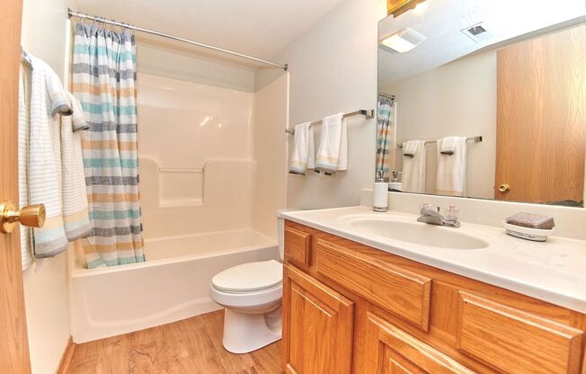 2 beds, 1 bath, 775 sqft, $975, Unit 1227-06