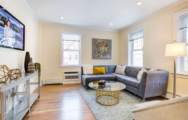 1 bed, 1 bath, 812 sqft, $3,475
