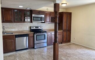***INCREDIBLE TOWNHOME with ALL appliances & water, sewer, trash INCLUDED!