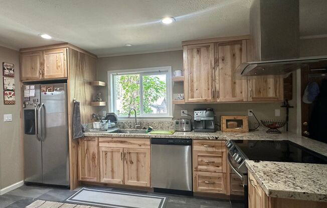 Beautifully renovated 2 Bedroom Home in Tahoe-Sierra