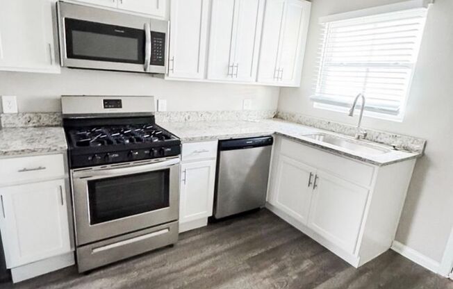 2 beds, 1 bath, 850 sqft, $1,300, Unit 26-A4