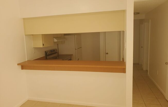 2 beds, 2 baths, $1,300, Unit 1938 Crystal Grove