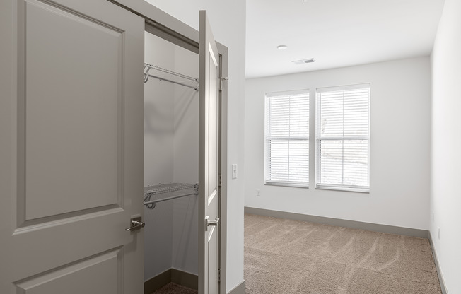2 beds, 1 bath, 966 sqft, $1,519, Unit 2305CL