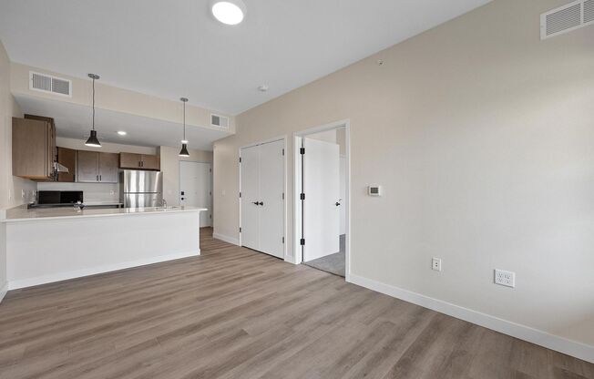 1 bed, 1 bath, 582 sqft, $900, Unit Harvest Lofts - 303