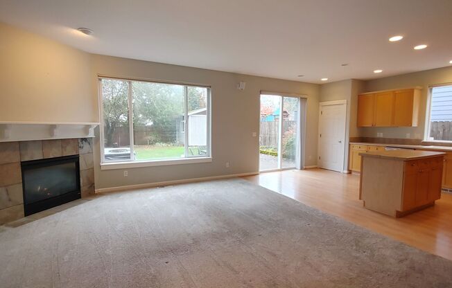 This Great 3 Bedroom 2.5 Bath Home in Tigard is Conveniently Located Just a Couple of Minutes to HWY 217 and I-5.