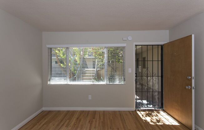 *OPEN HOUSE: 6/7 10AM-12PM* 2 Bed, 1.5 Bath in North Park w/ Pool and Garage!