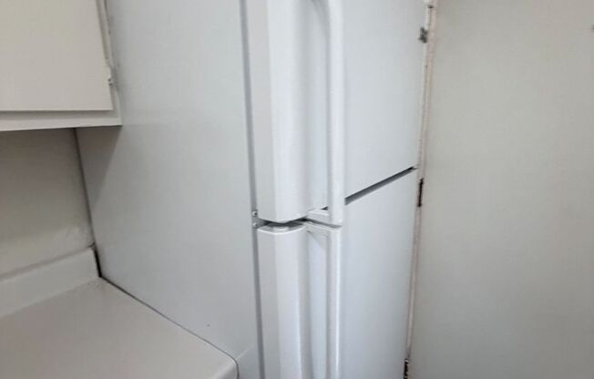 2 beds, 1 bath, 802 sqft, $1,350, Unit 221