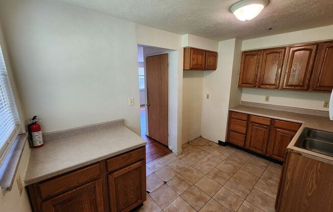 3 beds, 1 bath, $1,295