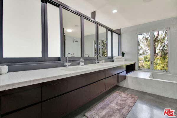 9892 BEVERLY GROVE DR