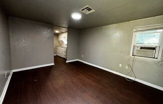 2 beds, 1 bath, $700