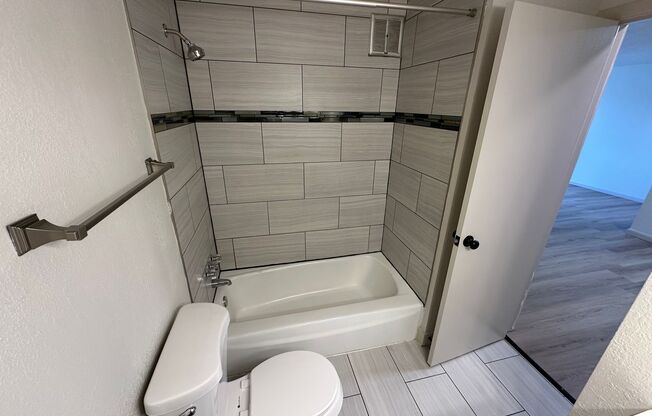 1 bed, 1 bath, $995, Unit 341