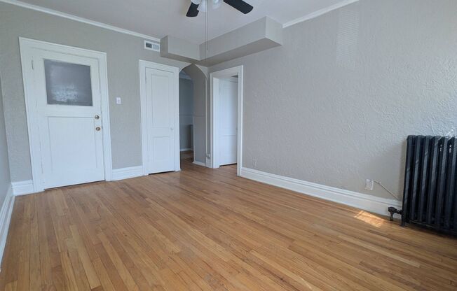 Move-In Special! Freshly Updated Southampton 1 Bedroom