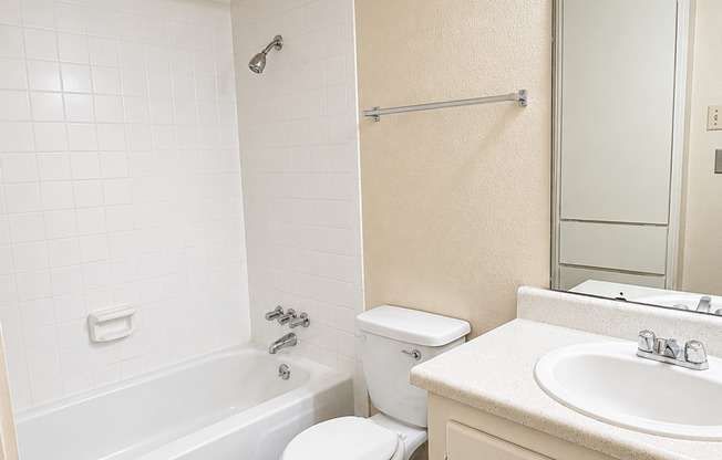 Affordable Living at Kings Square Apartments | $950 1-Bedrooms + $300 Move-In Credit!