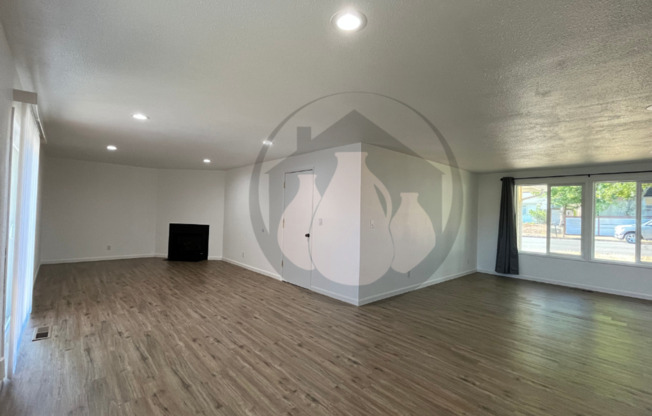 Single Level House- New Flooring-Freshly Painted. Rent Ready!!!!