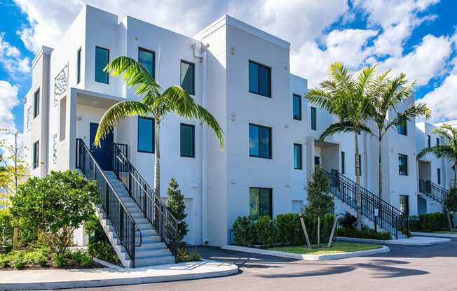 Welcome to Altis Blue Lake Apartments in Lake Worth