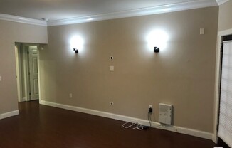 1025 LOCUST AVE