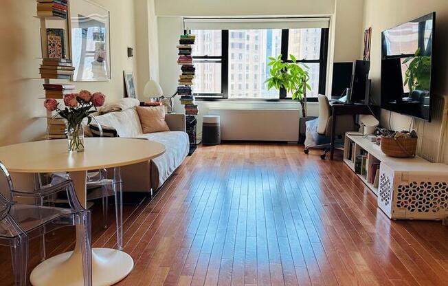 1 bed, 1 bath, $4,500, Unit 25C
