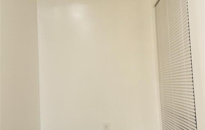 Studio, $2,500, Unit 1R