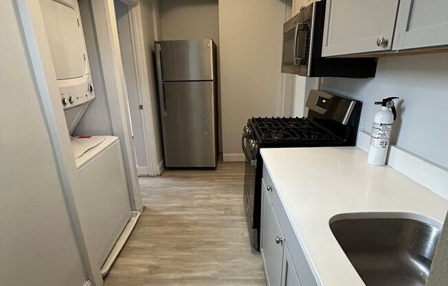 3 beds, 1 bath, 750 sqft, $2,000, Unit 3