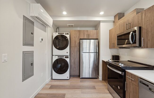 Studio, 1 bath, 144 sqft, $1,049, Unit Unit B3