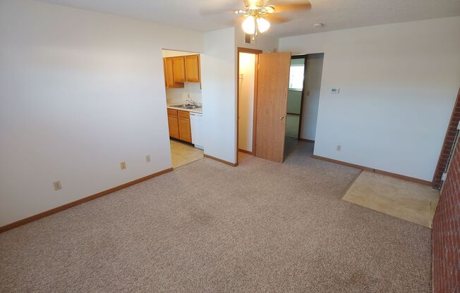 2 beds, 1 bath, 775 sqft, $975, Unit 1227-14