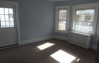 25 Oak Square Ave