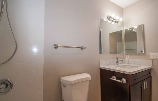 2 beds, 1 bath, $1,975, Unit 4960-01