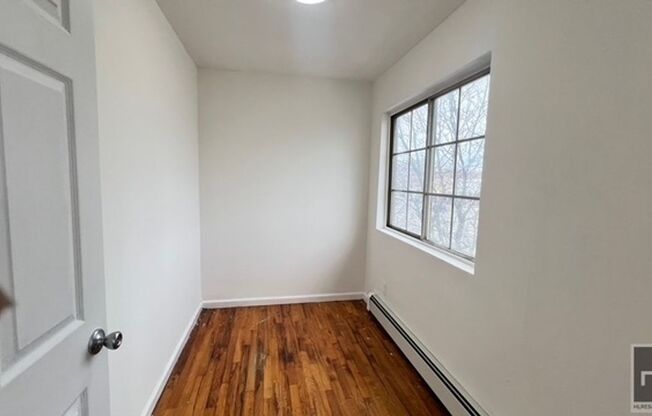 3 beds, 1 bath, $3,454, Unit 3