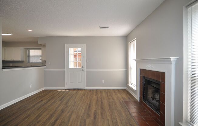 Spacious 4-Bedroom, 2-Bathroom Townhome in Grand Prairie!