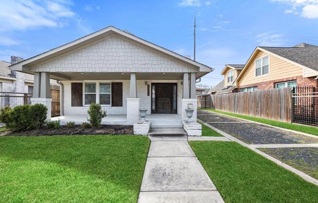 2702 Rosewood St