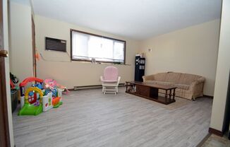 2 beds, 1 bath, $775