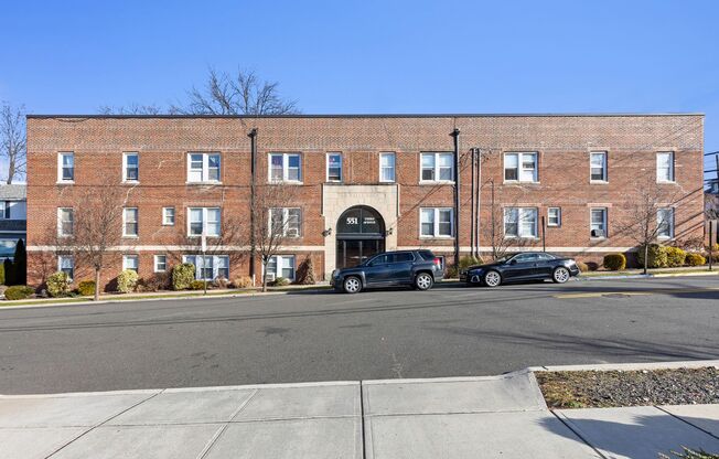 551 3rd Ave LLC