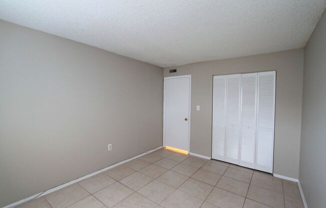 2 beds, 1 bath, $1,450, Unit # 83