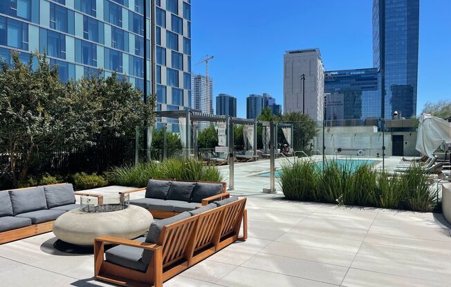 1 bed, 1 bath, 730 sqft, $3,000, Unit 889 Francisco St, UNIT 2402