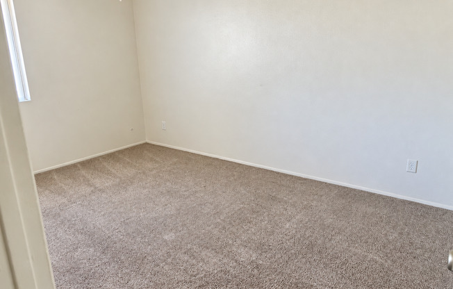 2 beds, 1 bath, 925 sqft, $2,100, Unit 430-J
